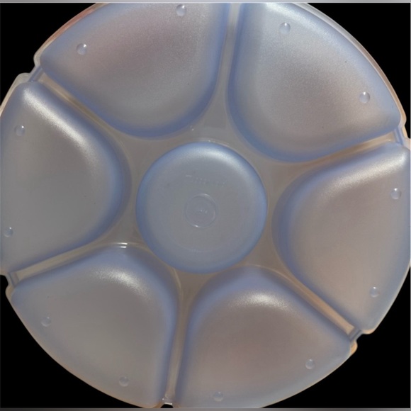 Tupperware Party Server Covered Tray #1665G-1 Veggie Server 14”Vintage- CLEAN - Picture 3 of 5